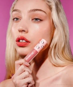 The Crème Shop X Sanrio The Crème Shop X Hello Kitty Kawaii Kiss Moisturizing Lip Oil - Strawberry Flavored